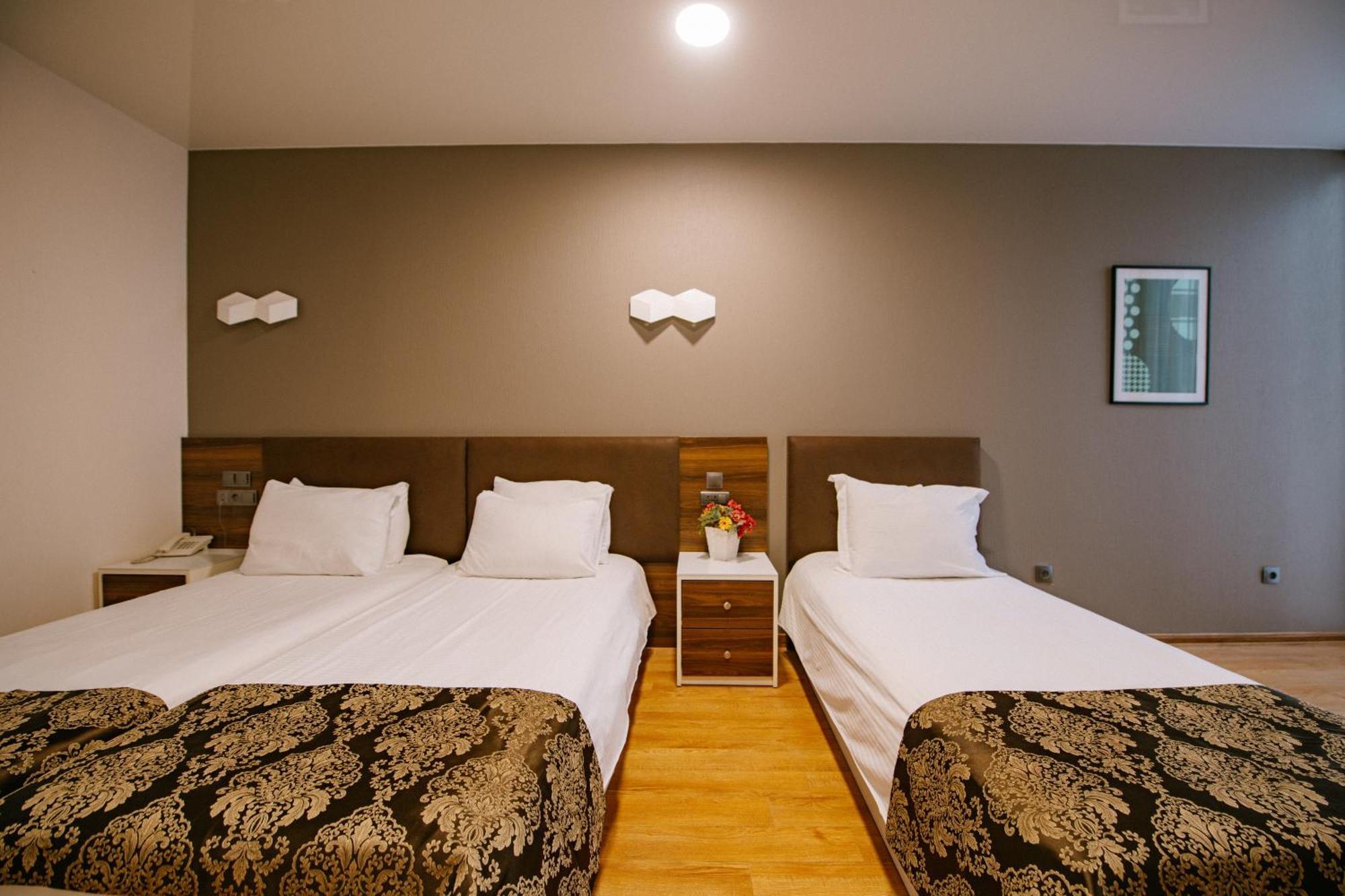 Iveria Inn Hotel Τυφλίδα Δωμάτιο φωτογραφία